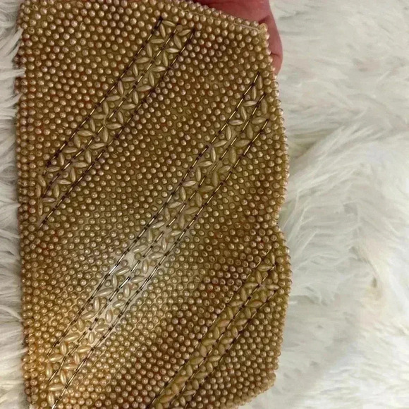Vintage 1940s clutch purse.‎ Ivory color. Zipper closure. - Picture 3 of 9